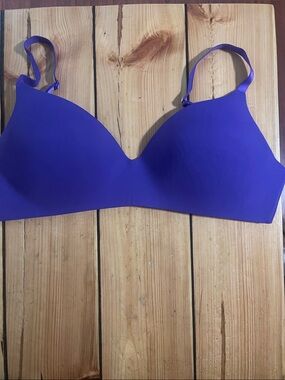 Victoria's Secret Smooth Molded Bra in Violet